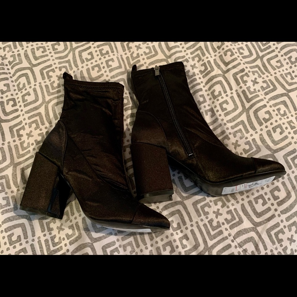 NWT Marc Fisher black booties stretch fabric Retail is $179 - Picture 5 of 12